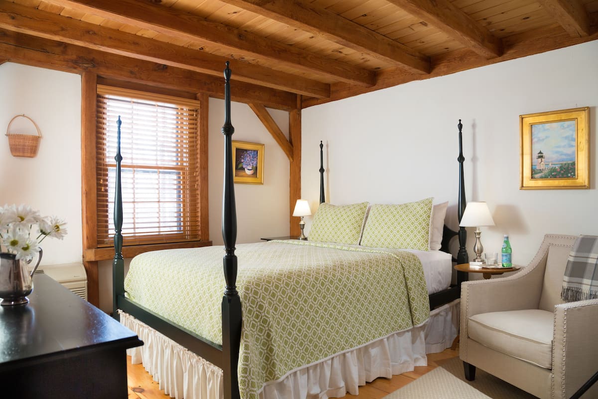 Huis, 1 queensize bed | Luxe beddengoed, individueel gedecoreerd, individueel gemeubileerd