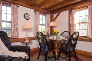 Free continental breakfast  - Seven Sea Street Inn (Nantucket)