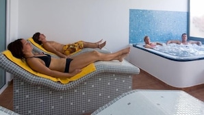 A spa area with two massage tables and a separate hot tub. - Monéa Royal Mónica (Yaiza)