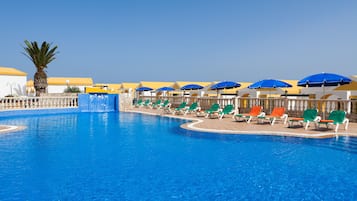 3 Außenpools, Liegestühle