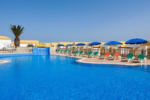 3 outdoor pools, pool loungers - Blue Sea Club Caleta Dorada (Antigua)