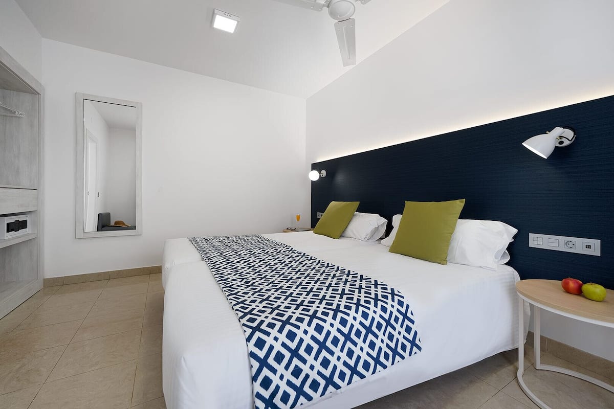 Blackout drapes, free WiFi, bed sheets