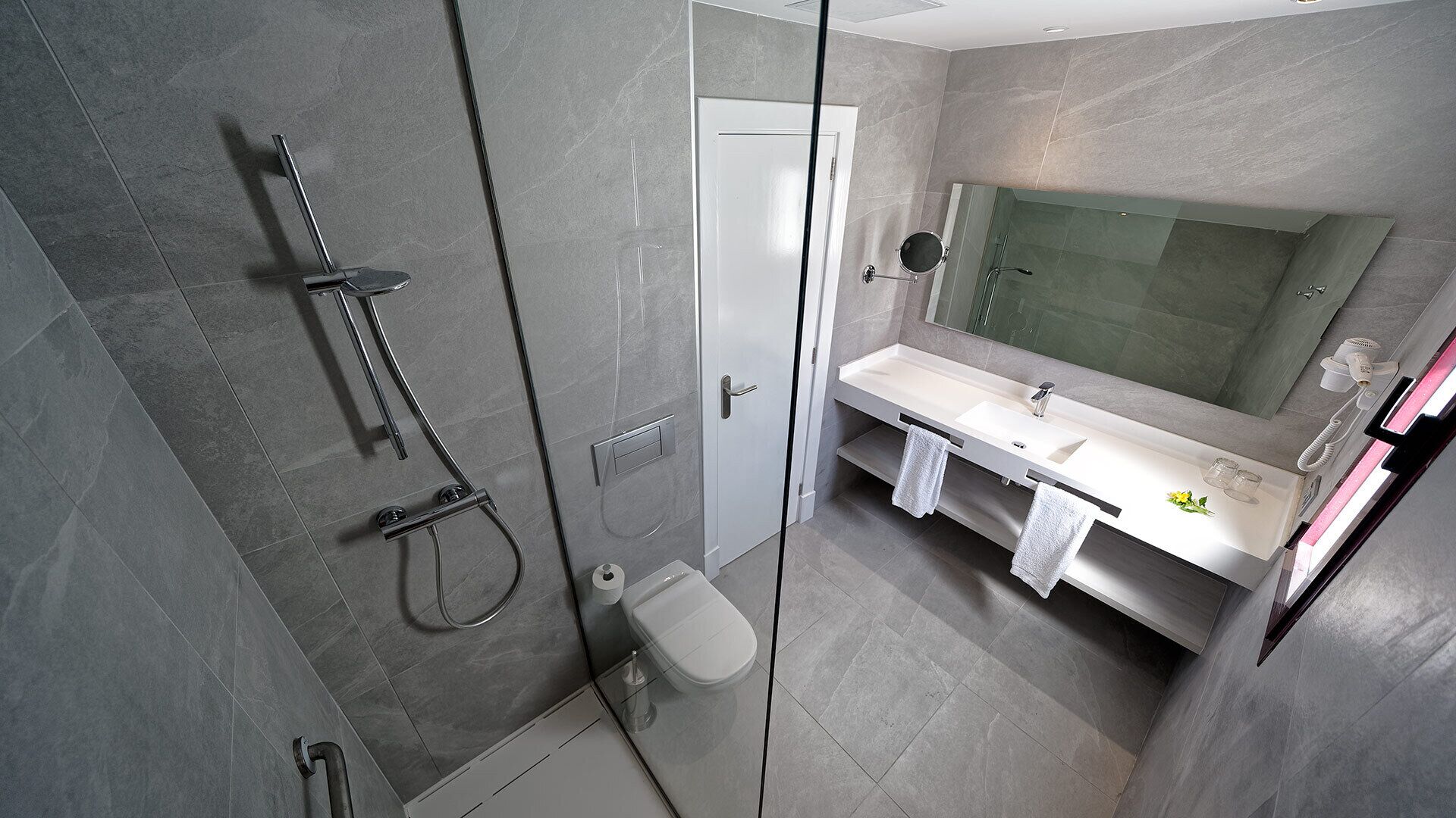 1 bedroom, blackout curtains, free wifi, bed sheets