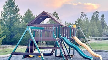 Children’s play area – outdoor