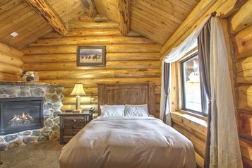 Cabane Supérieure, salle de bains attenante (Cougar Creek Series) | 1 chambre, fer et planche à repasser, lits bébé (gratuits), Wi-Fi