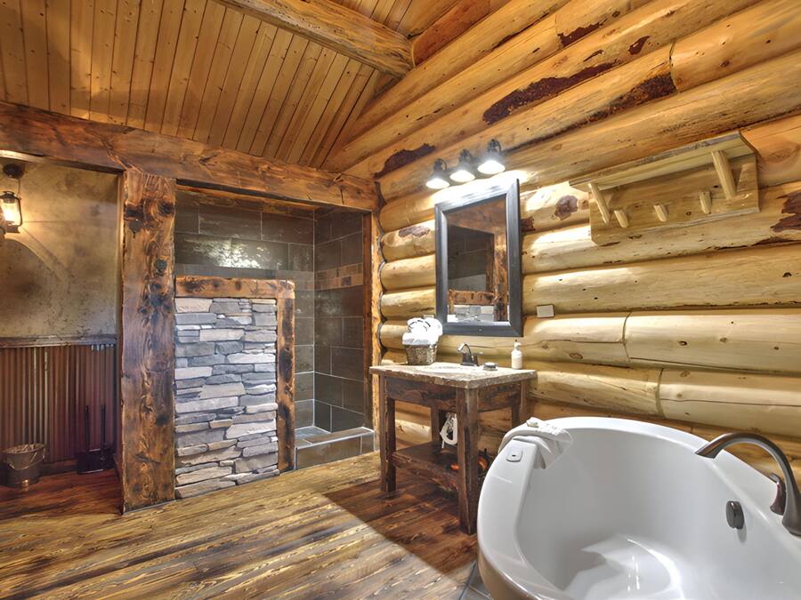 Exclusive Cabin, Ensuite (Madison Series- 1) | Bathroom | Combined shower/tub, free toiletries, hair dryer, towels
