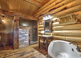 Cabaña exclusiva, baño privado (Madison Series- 1) | Baño | Ducha y bañera combinadas y artículos de higiene personal gratuitos