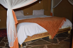 Family Chalet | In-room safe, desk, laptop workspace