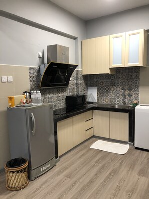 Departamento familiar, 3 habitaciones | Cocina privada | Refrigerador, microondas, cafetera y tetera y tetera eléctrica 