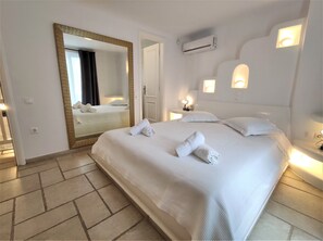Premium bedding, pillowtop beds, in-room safe, individually furnished - Mykonian Iros (Mykonos)
