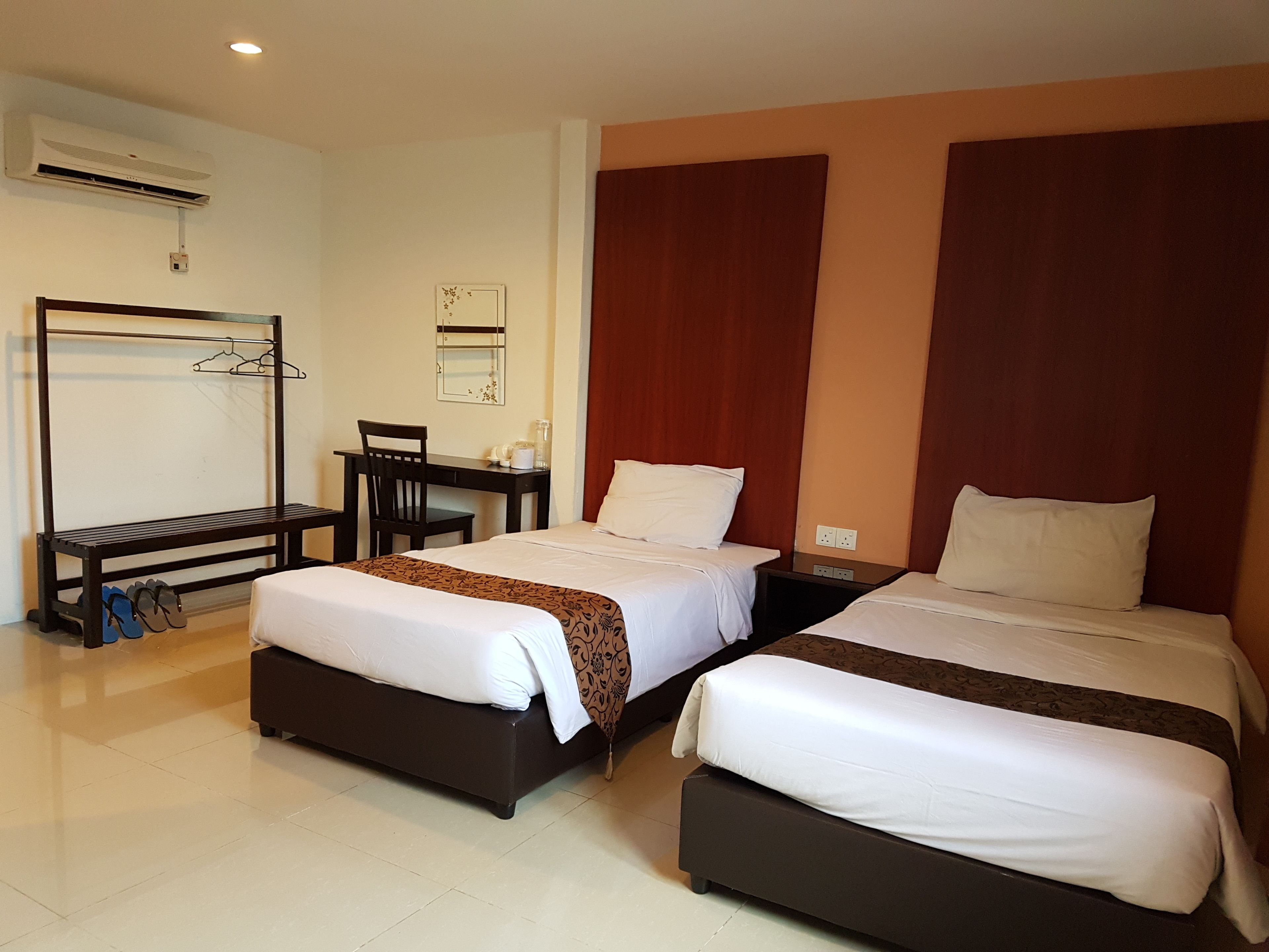 Standard-Zweibettzimmer | Bügeleisen/Bügelbrett, Zustellbetten, kostenloses WLAN