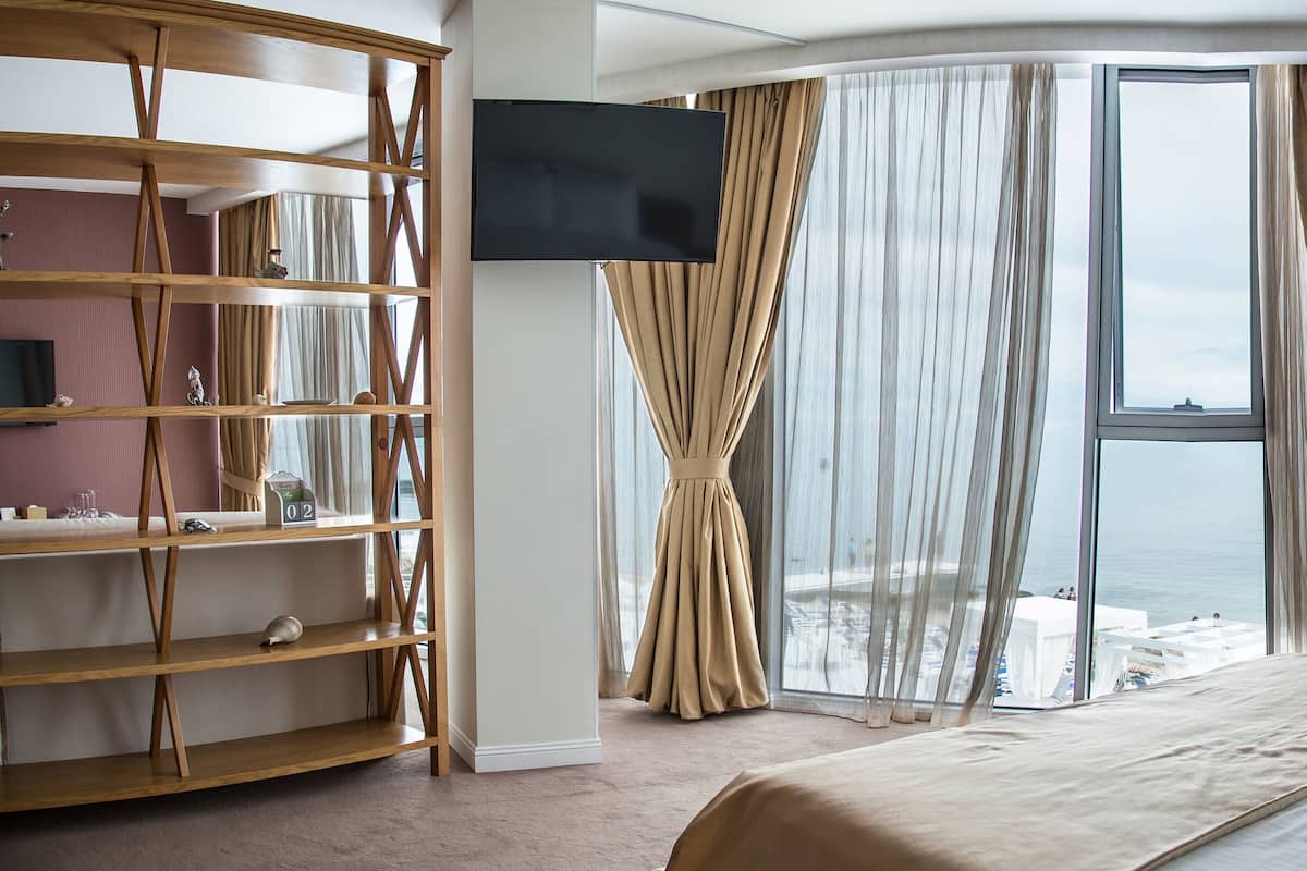 Suite | Premium bedding, minibar, in-room safe, soundproofing