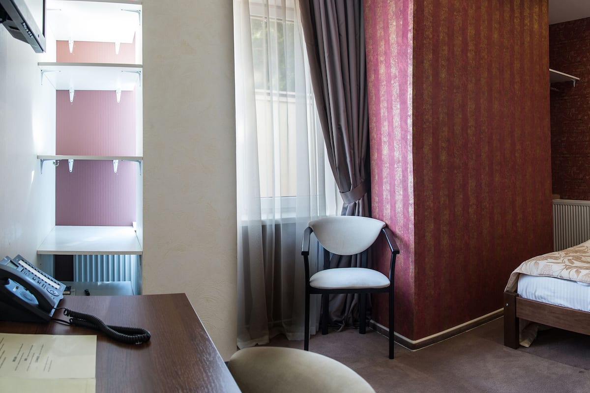 Economy Room | Premium bedding, minibar, in-room safe, soundproofing