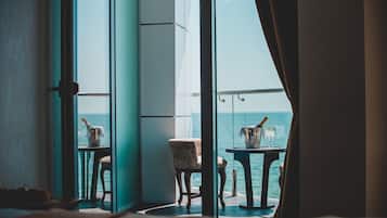 Suite | Premium bedding, minibar, in-room safe, soundproofing