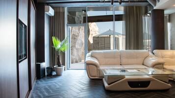40-inch TV with satellite channels, heated floors