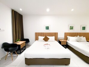 Minibar, in-room safe, desk, iron/ironing board - The Villa Langkawi (Langkawi)