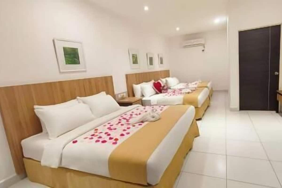 Minibar, Zimmersafe, Schreibtisch, Bügeleisen/Bügelbrett