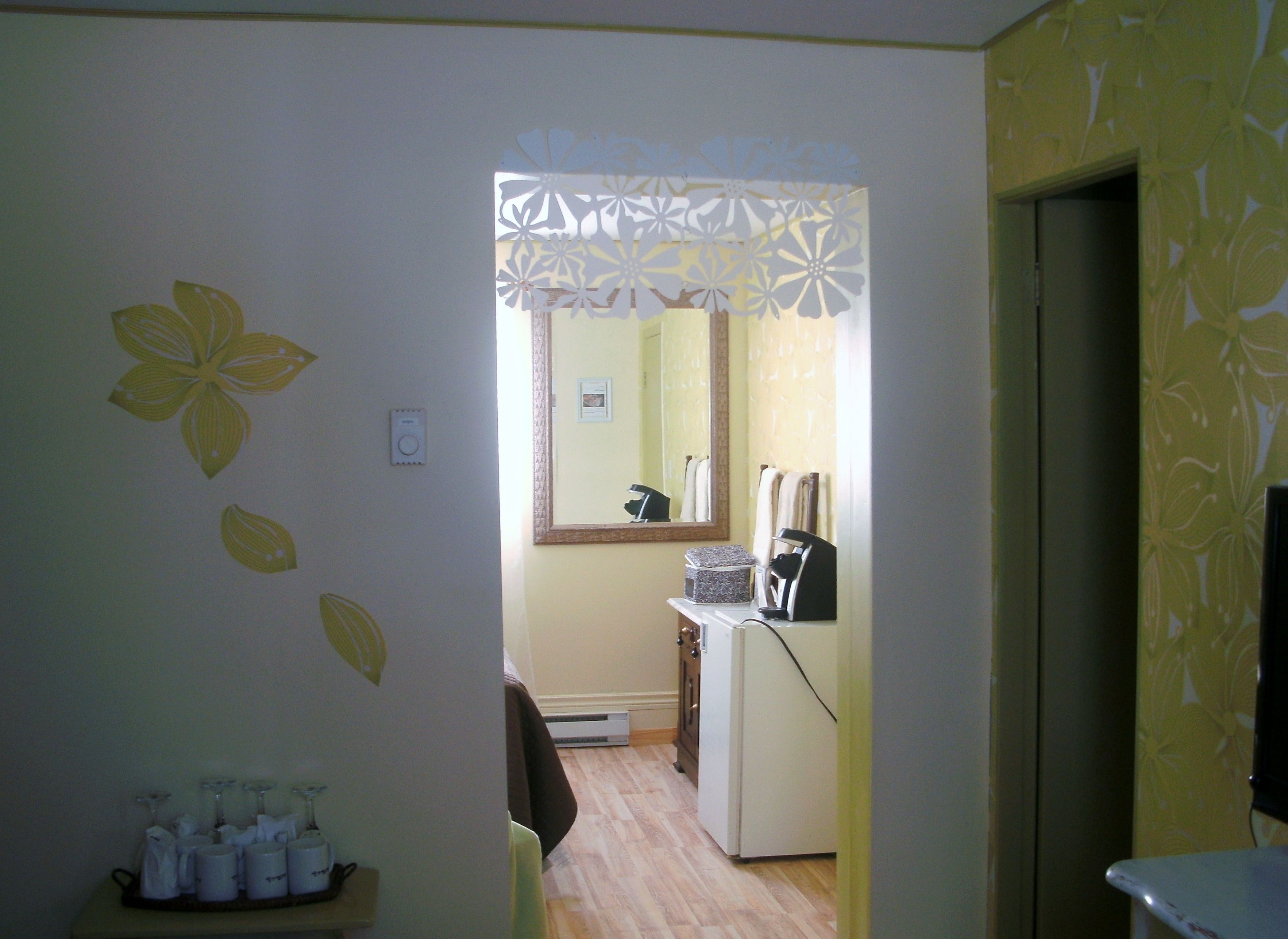 Standard Room, 2 Double Beds | Living area