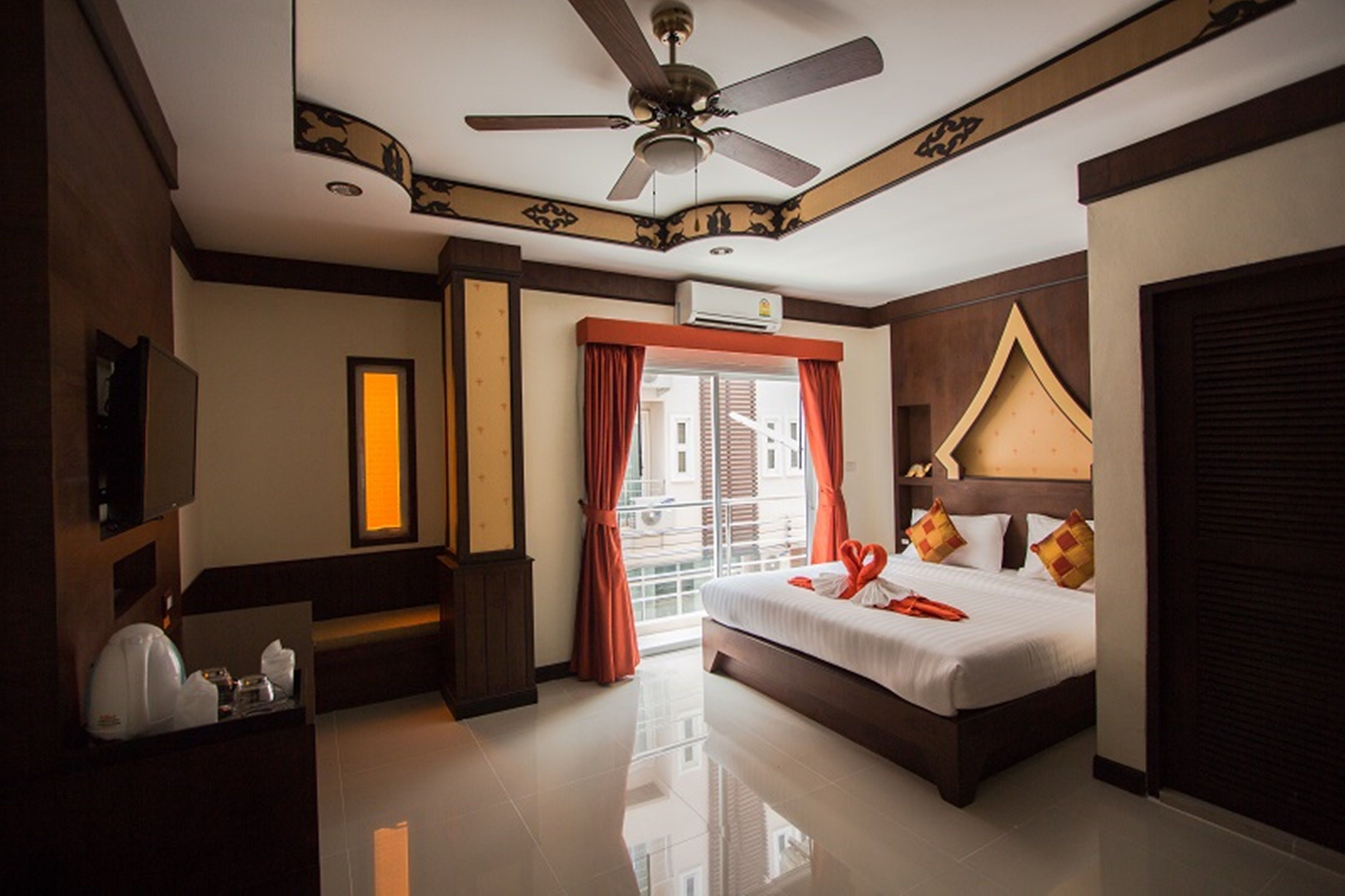 Superior Room, Balcony | Free minibar items, in-room safe, blackout curtains, rollaway beds