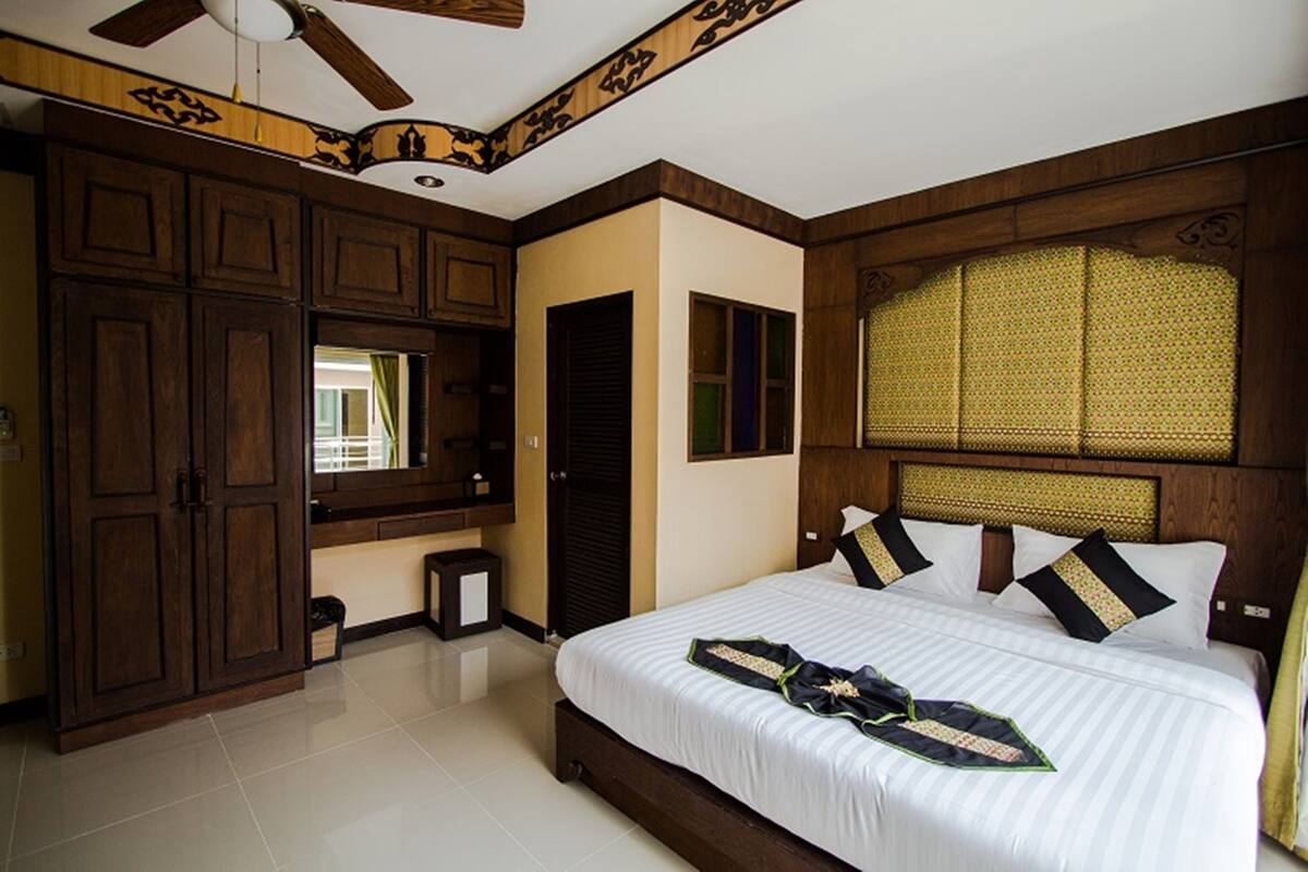 Standard Room | Minibar (some free items), in-room safe, blackout drapes