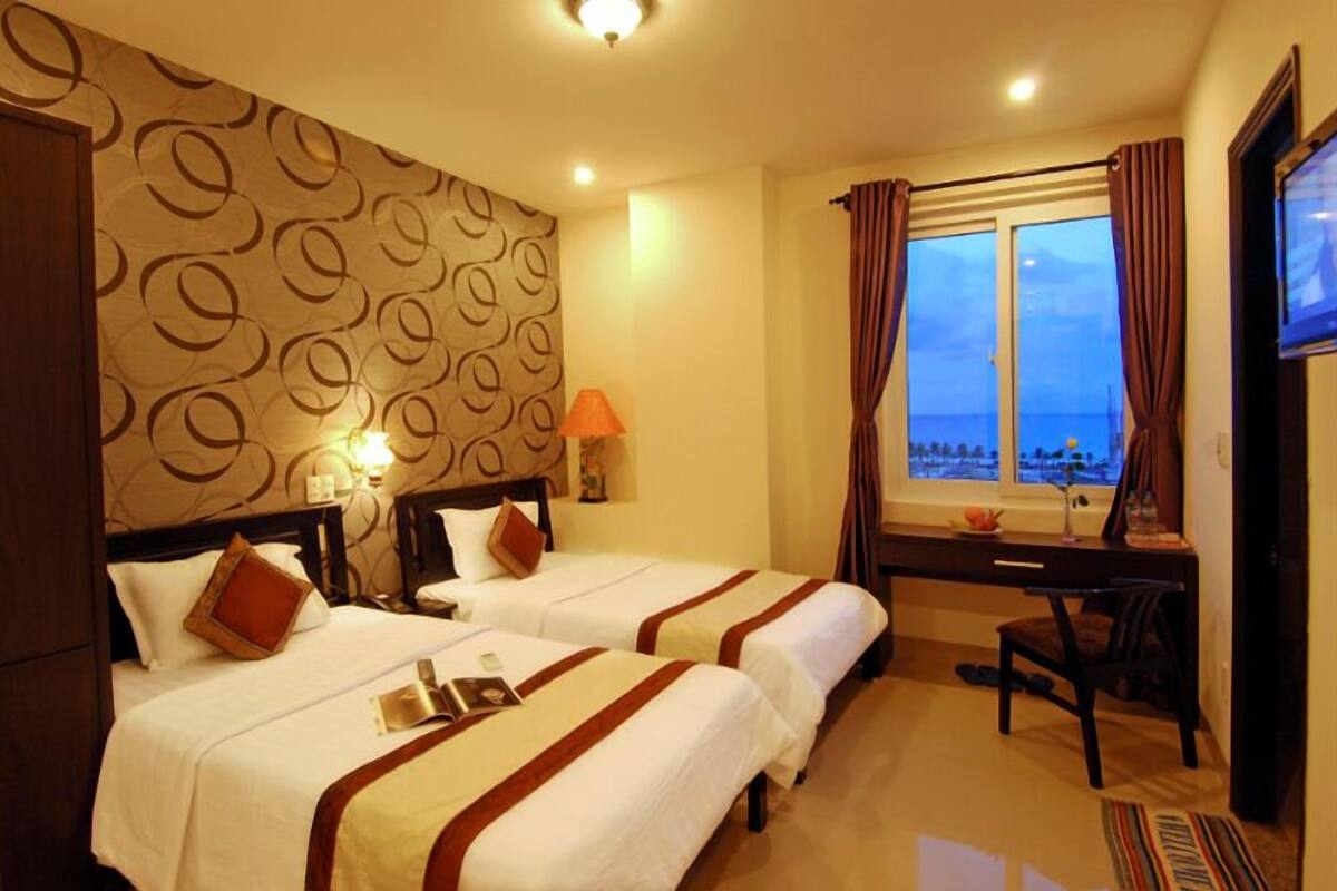 Chambre Triple Supérieure | Minibar, bureau, lits pliants/supplémentaires, Wi-Fi gratuit