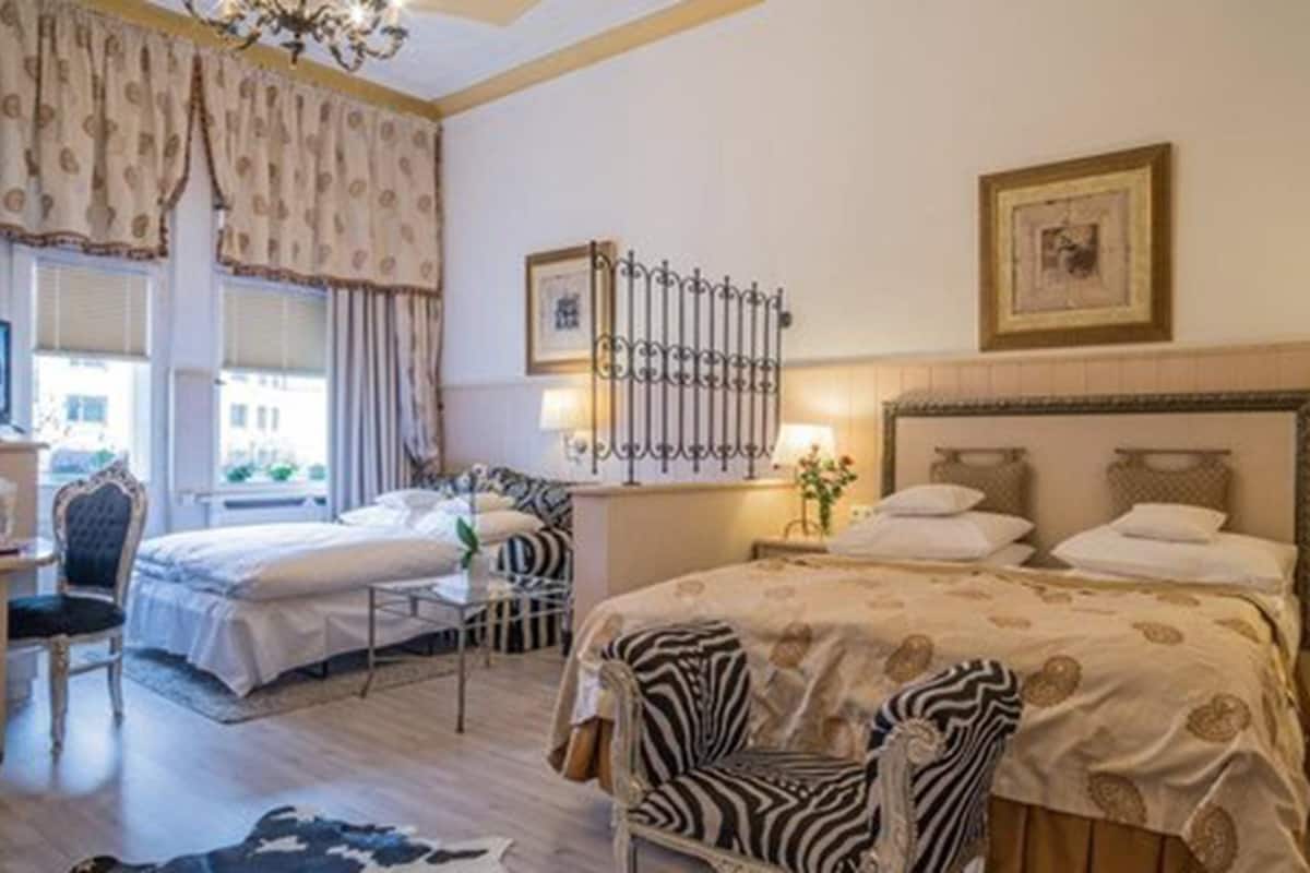 Hypo-allergenic bedding, minibar, in-room safe, individually decorated