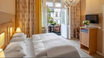 Doppelzimmer, Balkon | Allergikerbettwaren, Minibar, Zimmersafe, individuell dekoriert