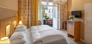 Double Room, Balcony | Hypo-allergenic bedding, minibar, in-room safe, individually decorated - Hotel Augusta (Berlin)