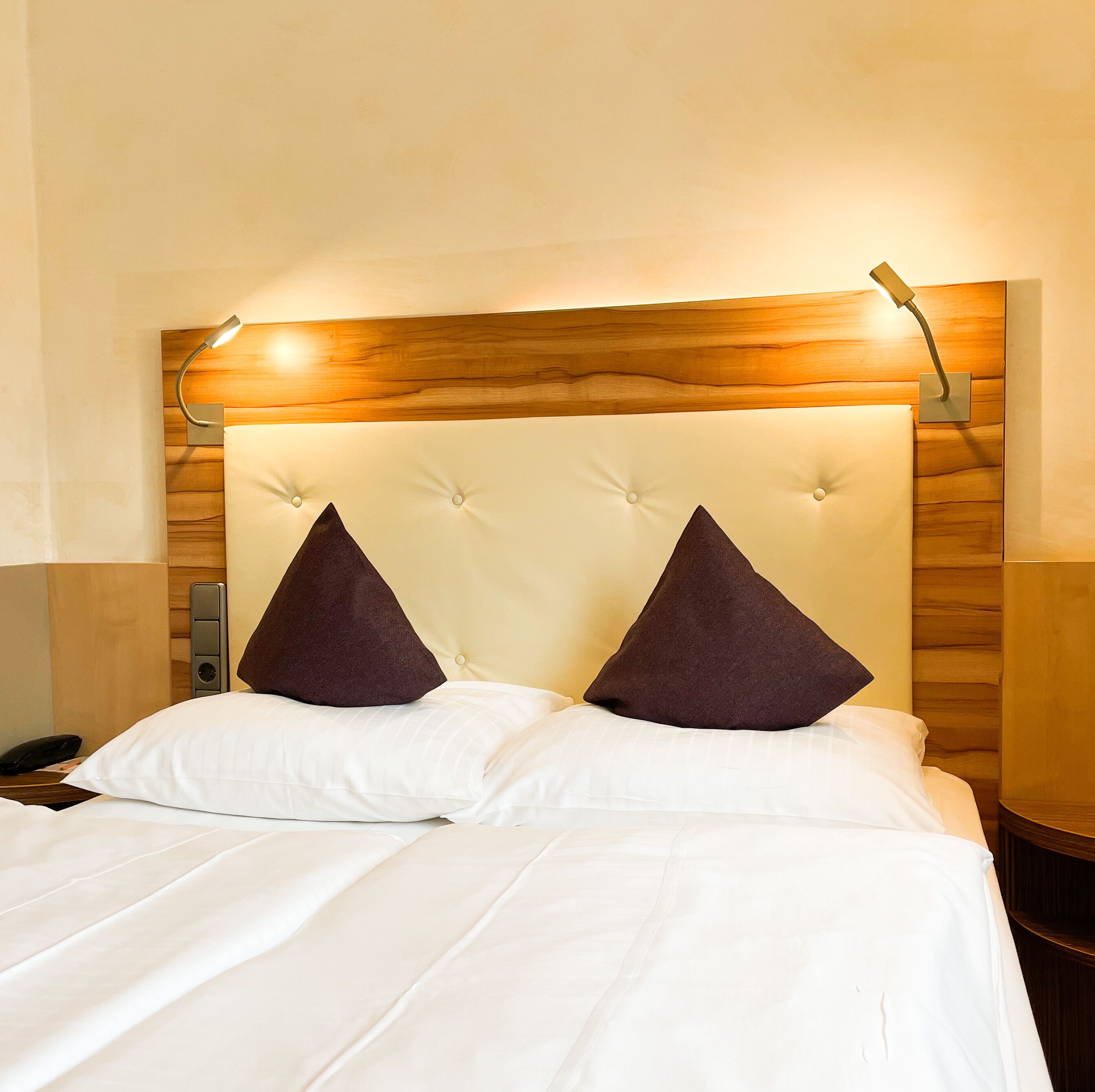 economy double room, non smoking (140 cm) | 1 bedroom, premium bedding, pillow-top beds, minibar