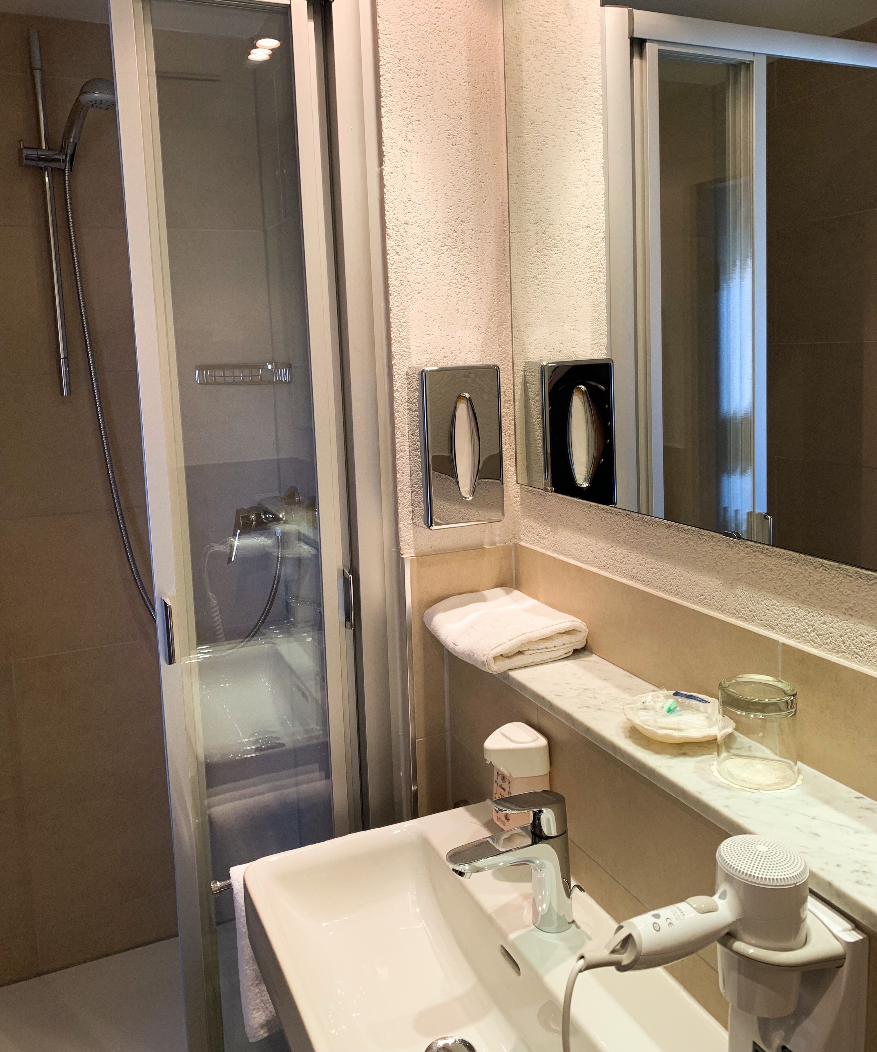 shower, free toiletries, hair dryer, towels