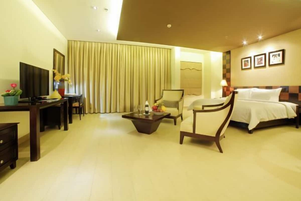 1 bedroom, minibar, in-room safe, desk