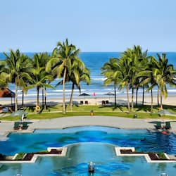 Private beach, sun-loungers, beach umbrellas, beach towels