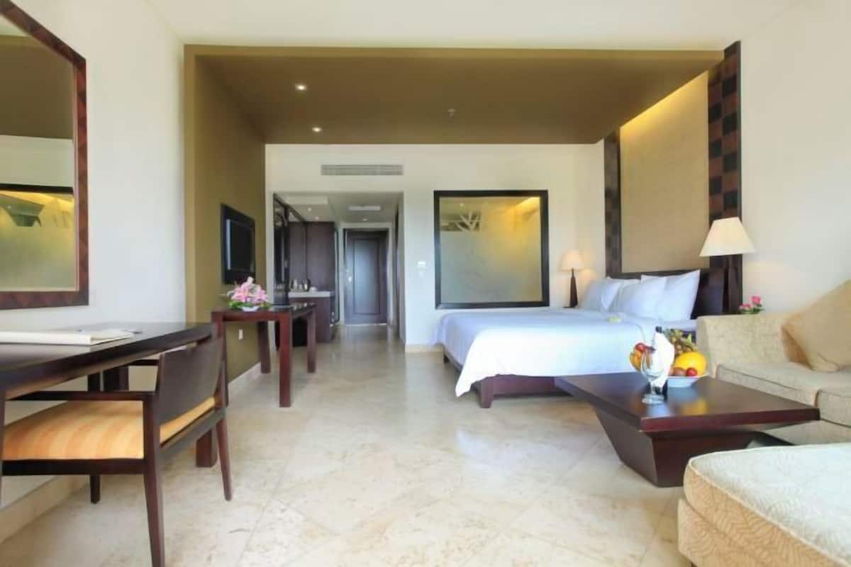1 bedroom, minibar, in-room safe, desk