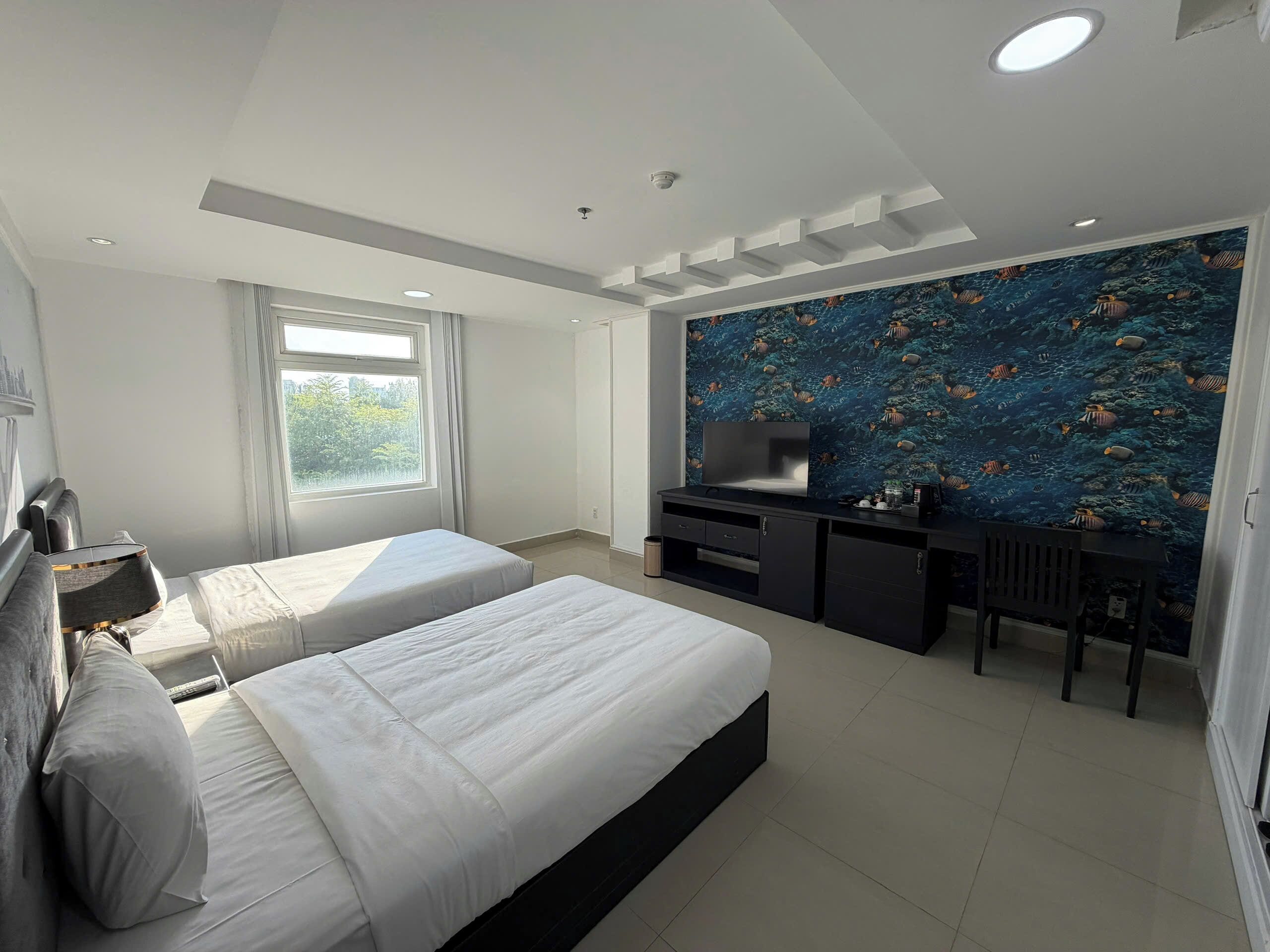 Executive Twin Room, River View | Minibar, in-room safe, desk, blackout drapes