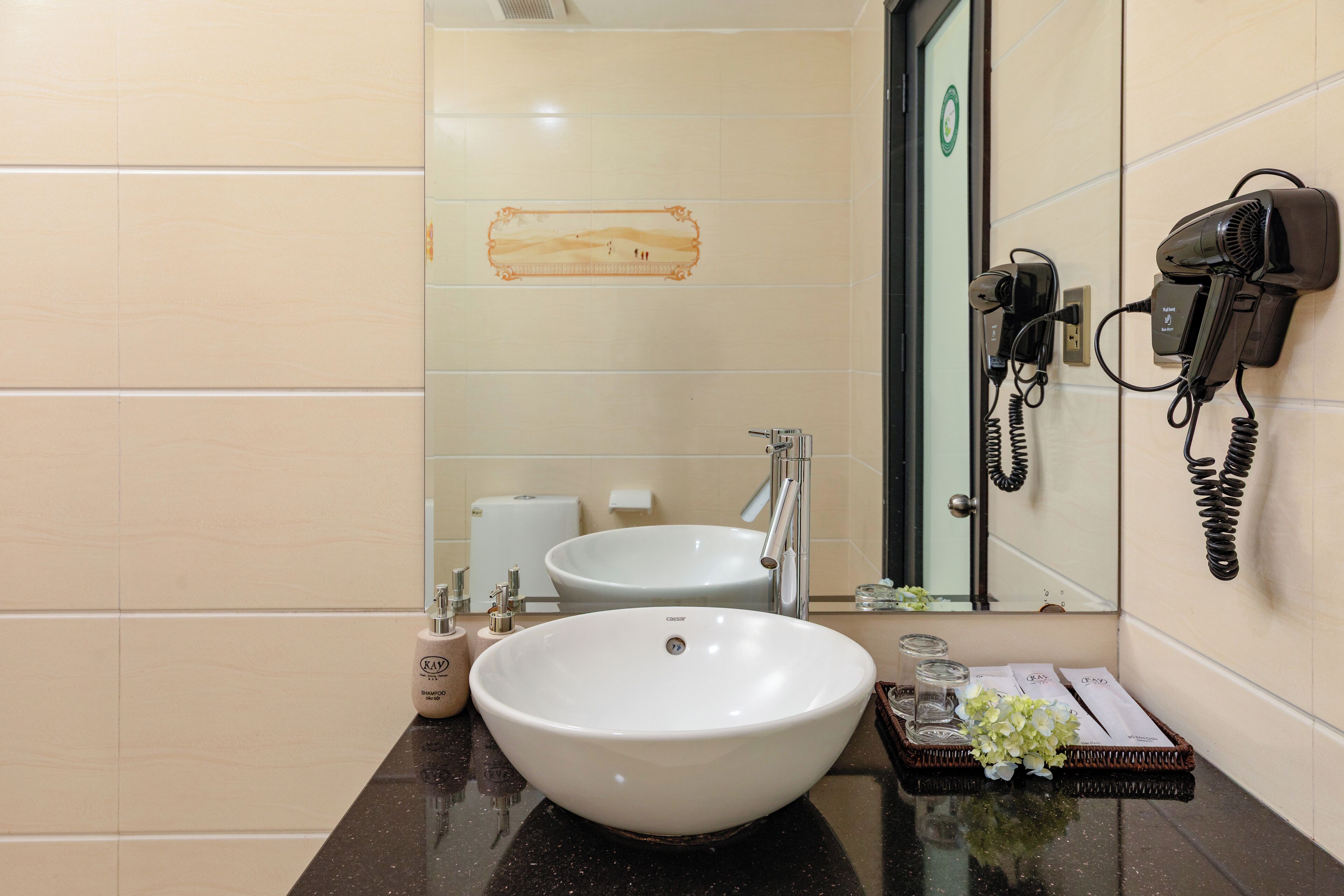 Douche, sèche-cheveux, peignoirs, chaussons