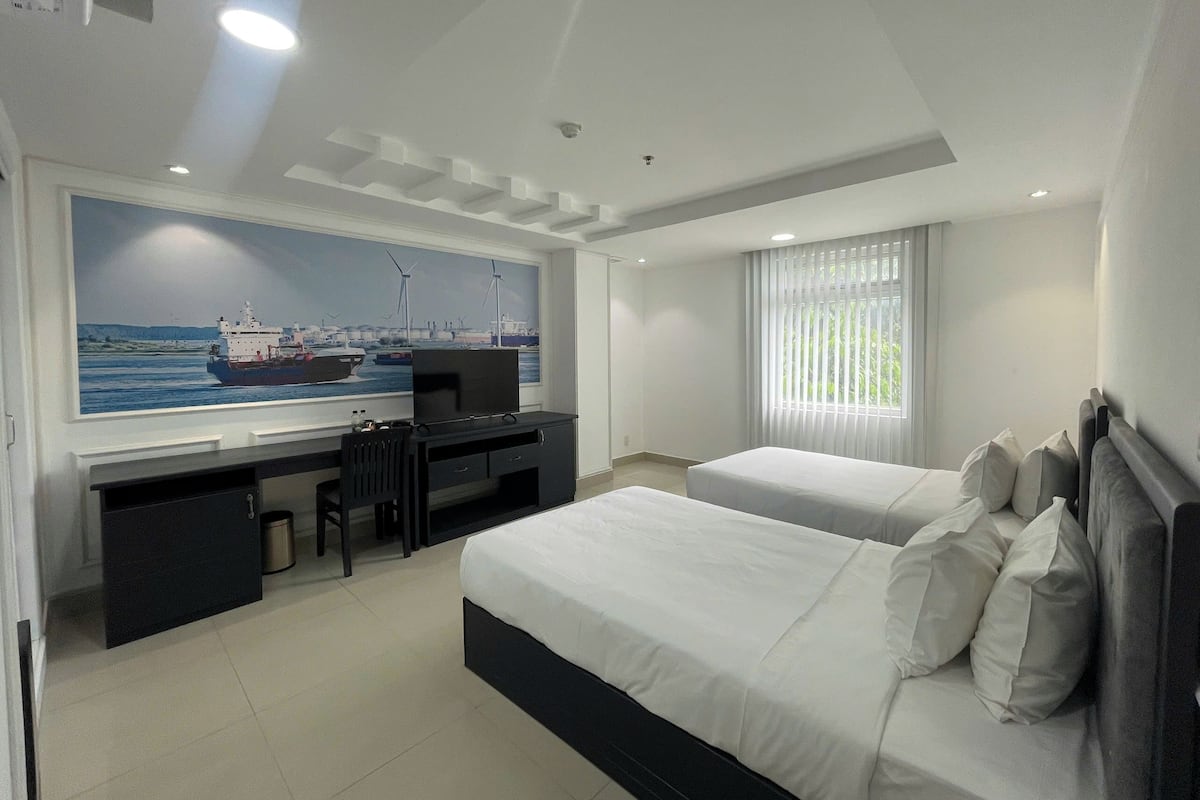 Quarto duplo executivo, vista para o rio | Frigobar, cofres nos quartos, escrivaninha, cortinas blackout