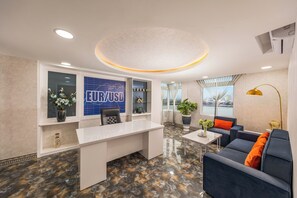 Suite, 1 King Bed, Bathtub, River View | Living area