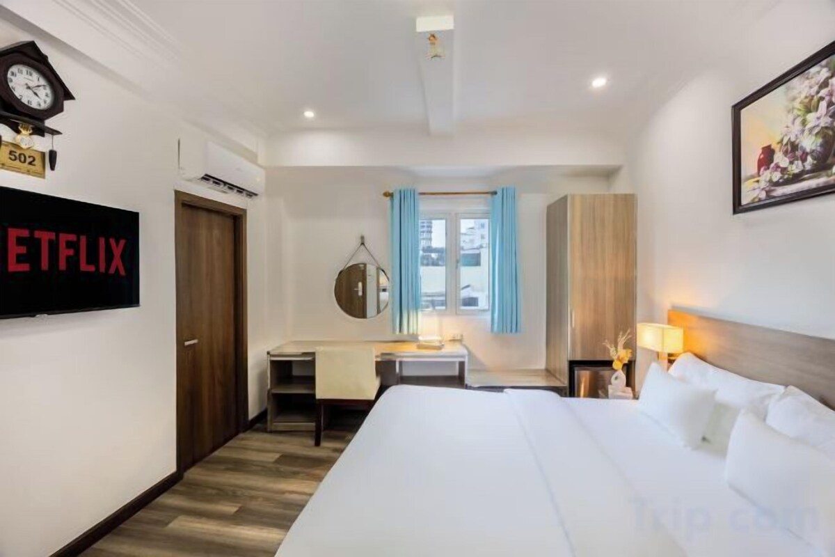 Minibar, in-room safe, blackout curtains, iron/ironing board