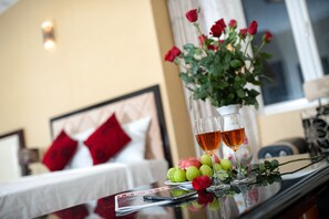 Caja fuerte, escritorio, wifi gratis