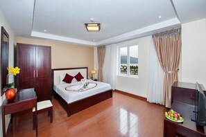 Suite, sjøutsikt (Double ) | Oppholdsrom | Flatskjerm-TV