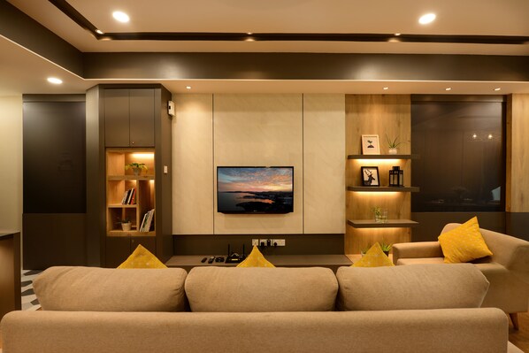 Căn hộ dành cho gia đình, 3 phòng ngủ | Khu phòng khách | TV LED 0-inch có truyền hình vệ tinh, TV 