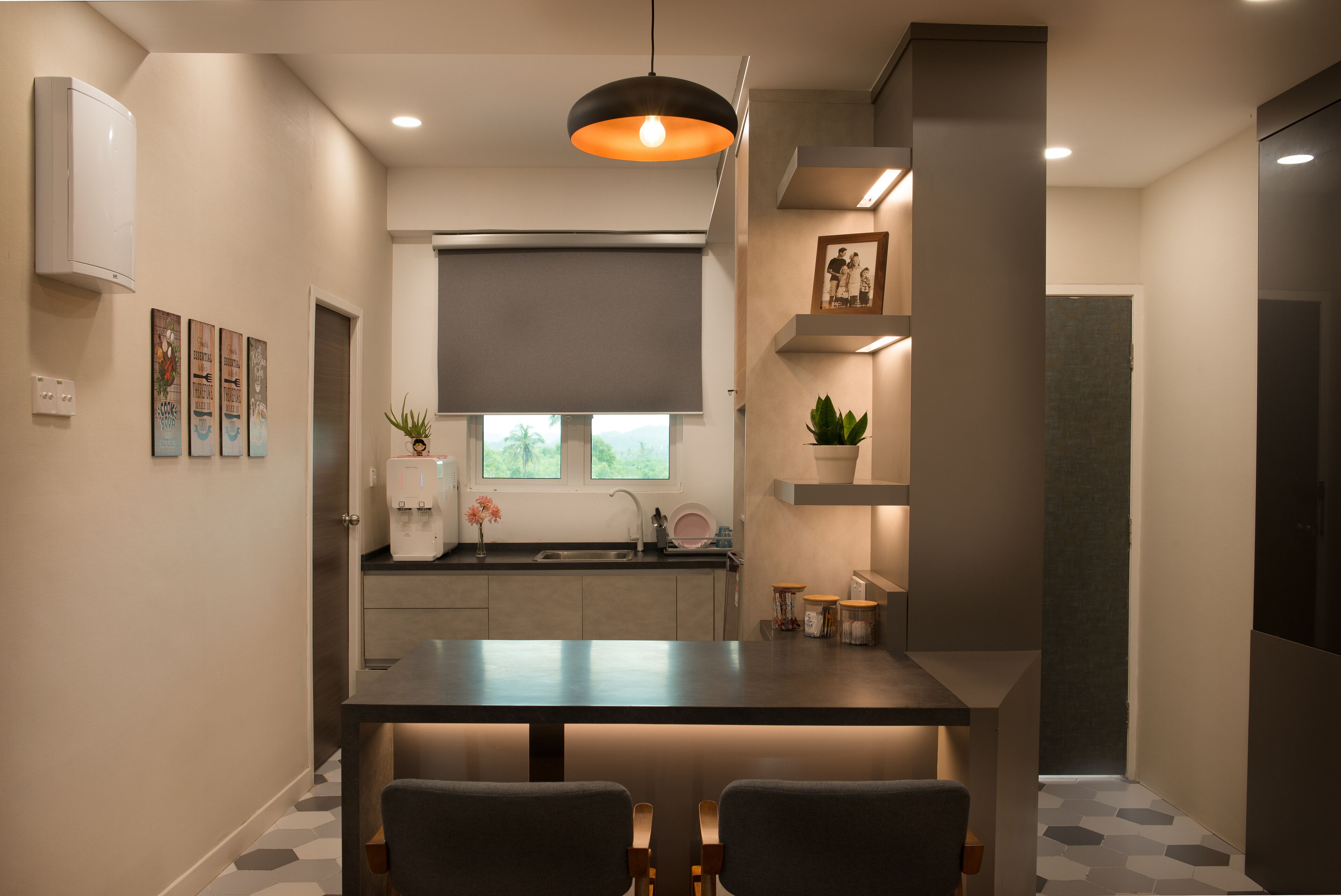 Family Apartment, 3 Bedrooms | Private kitchen | Fridge