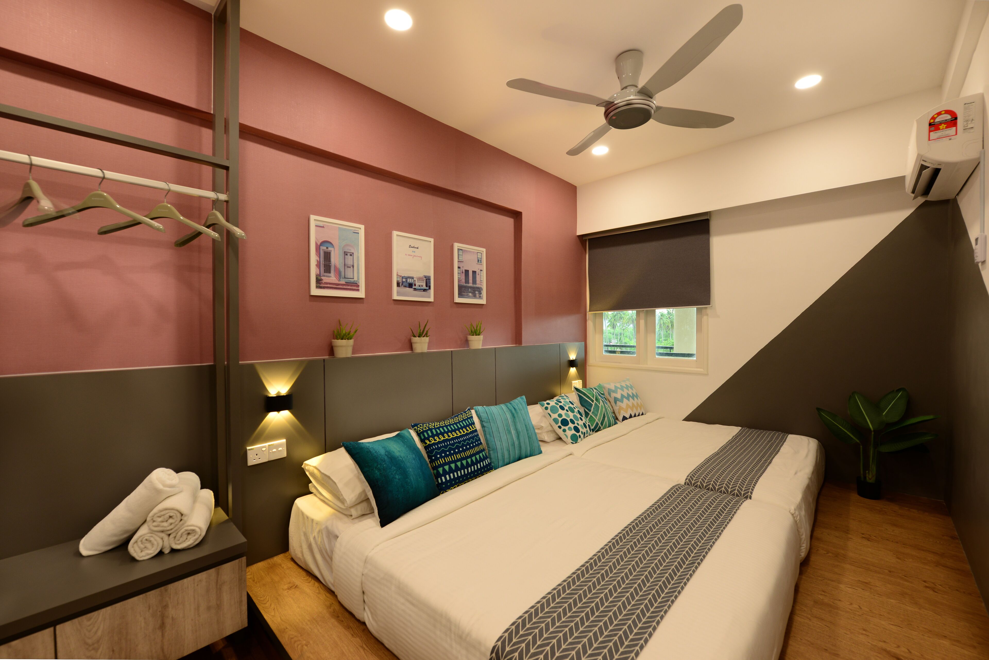 3 bedrooms, desk, iron/ironing board, free WiFi