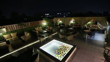 2 restaurants, breakfast, lunch, dinner served; Indian cuisine