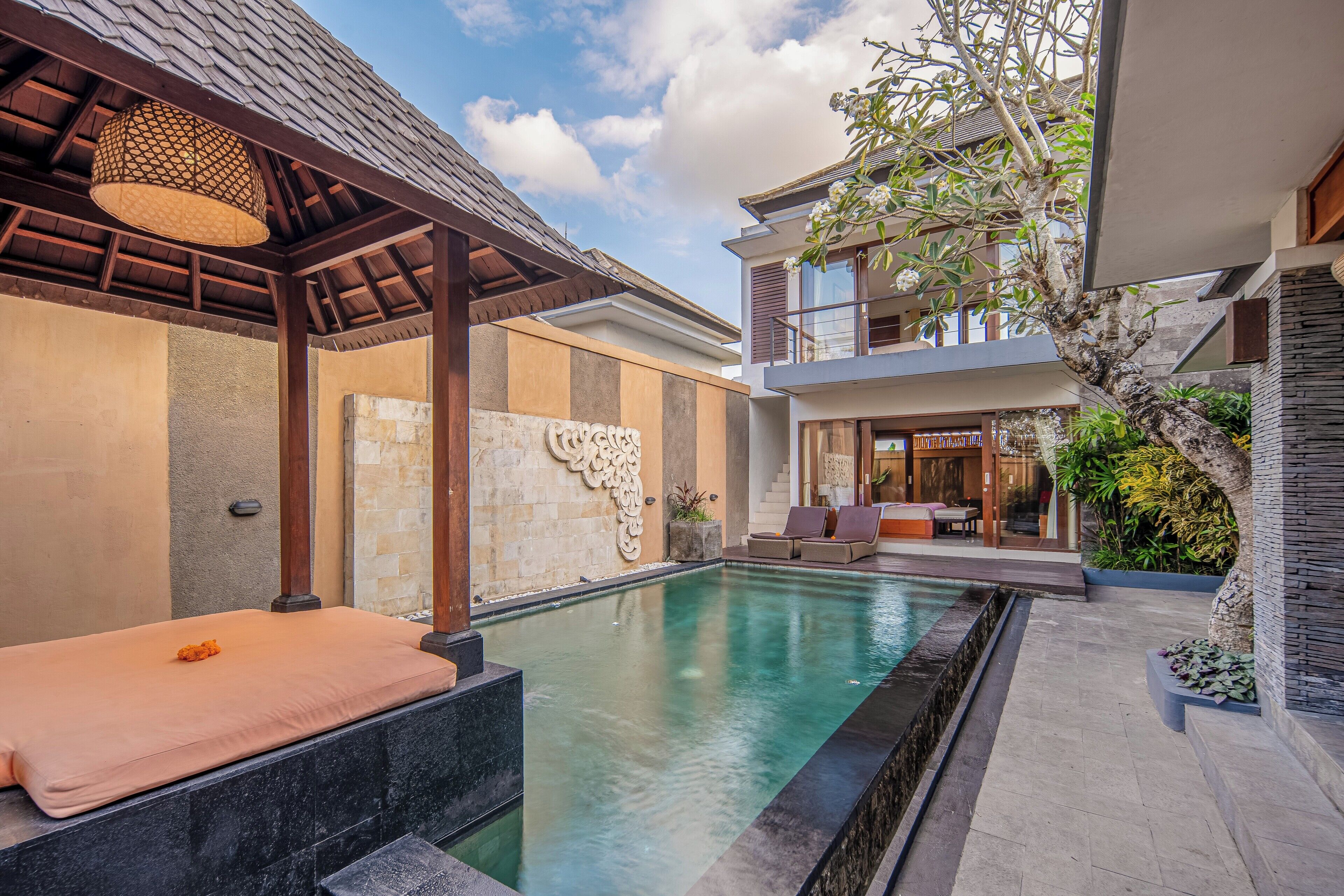 حمام سباحة خاص