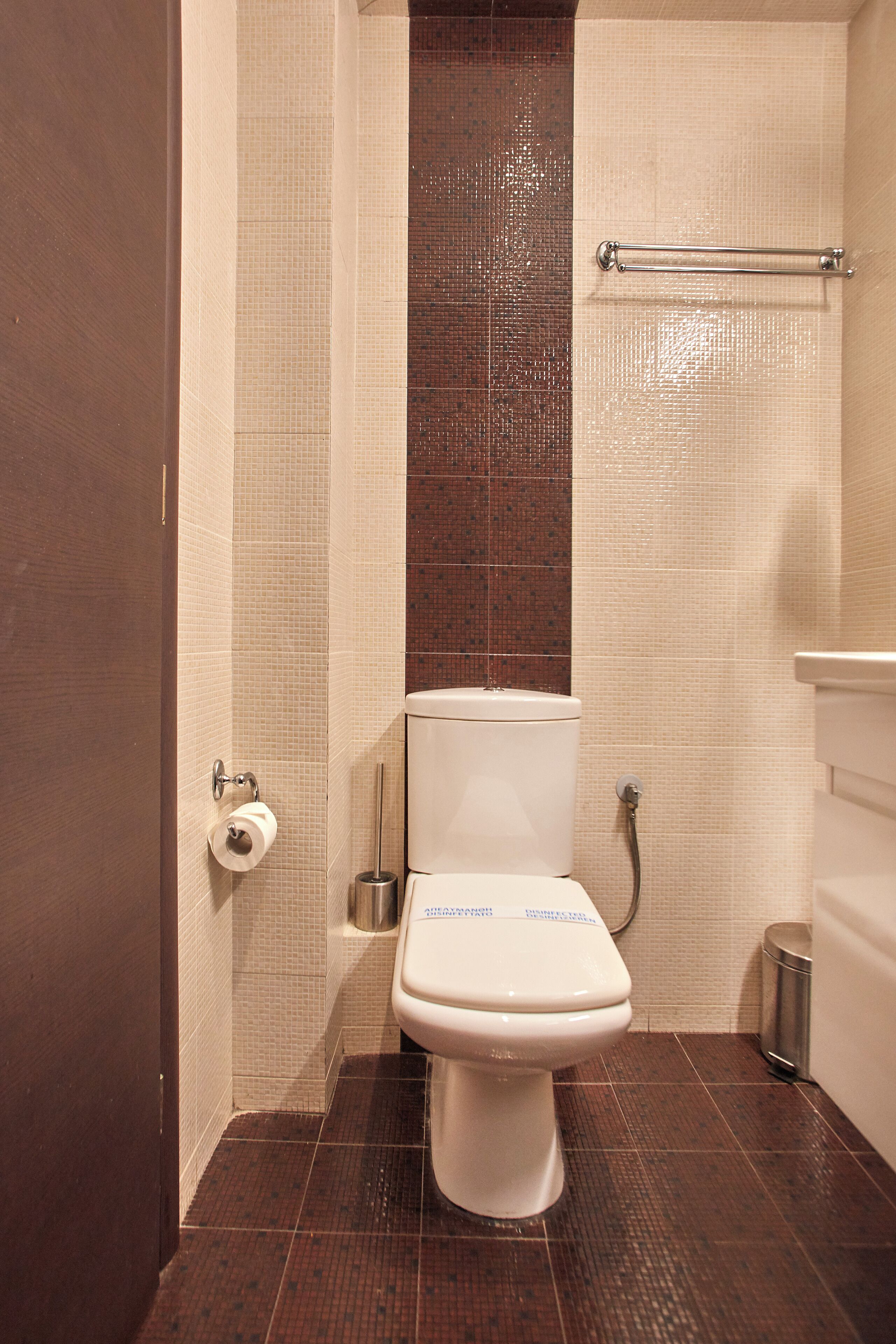 standard twin room, 2 single beds | bathroom | shower, free toiletries, hair dryer, slippers