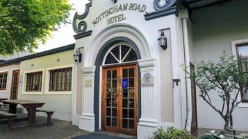 Fachada de la propiedad