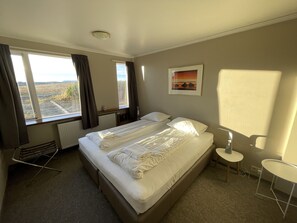 Desk, free WiFi, bed sheets - Bitra Bed & Breakfast (Selfoss)