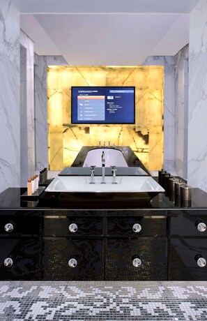 Minibar, caja de seguridad en la habitación y cunas gratuitas 