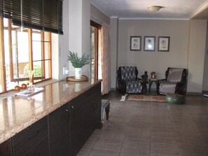 公寓 (Self-Catering) | 私人廚房 | 雪櫃、電熱水壺